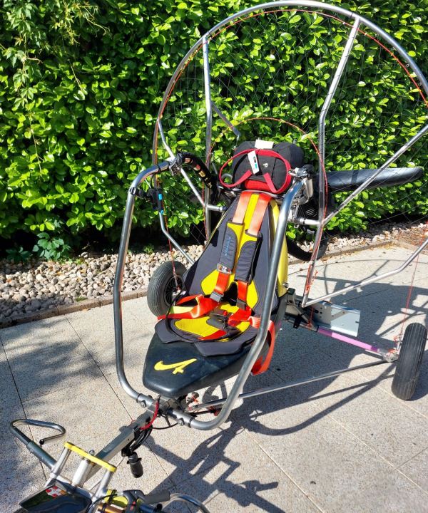 Ulm à vendre - Paramoteur - Vends  chariot  paramoteur  moteur  vittorazi moster185