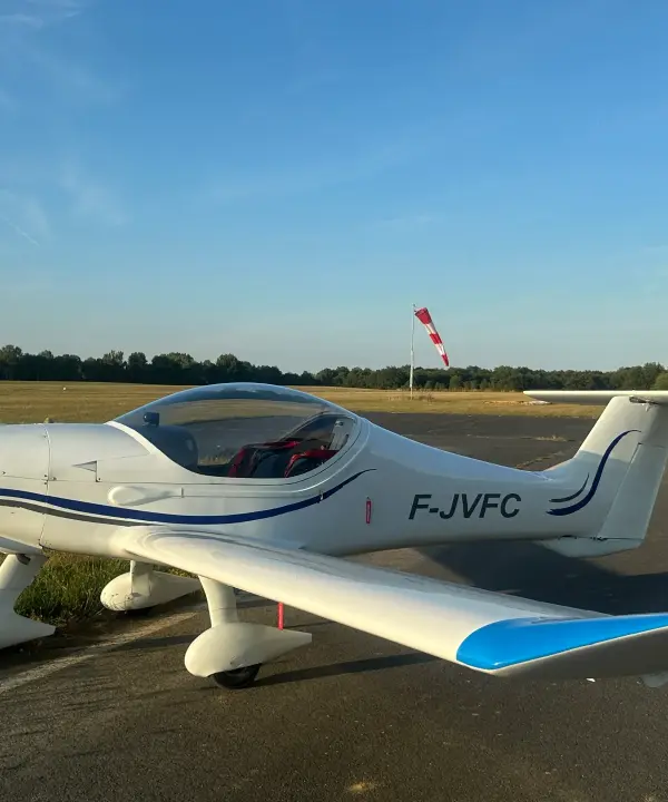 Ulm à vendre - Multiaxe - MCR ULC 80CV, fin et économique, 360h, parachute, Skyview et PA, tous équipements à jour. Prix négociable