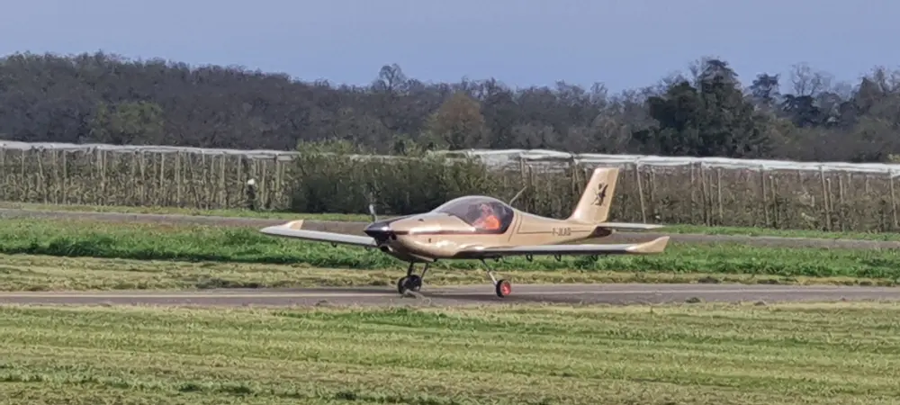 Ulm à vendre - Multiaxe - a vendre cause reprise hangar sur aérodrome par la mairie  plus de place de parking