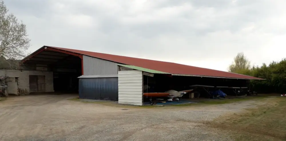 Ulm à vendre - Hangar - Place de hangar disponible pour ULM 3-axes sur LF 8329