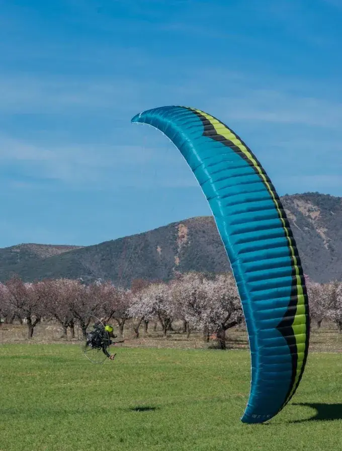 Ulm à vendre - Paramoteur - voile paramoteur gin vantage 2