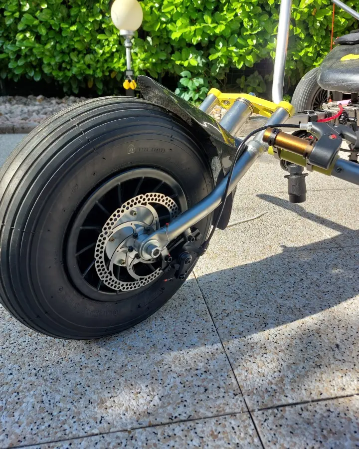 Deuxième vue de Paramoteur à vendre – Vends  chariot  paramoteur  moteur  vittorazi moster185 à Annecy