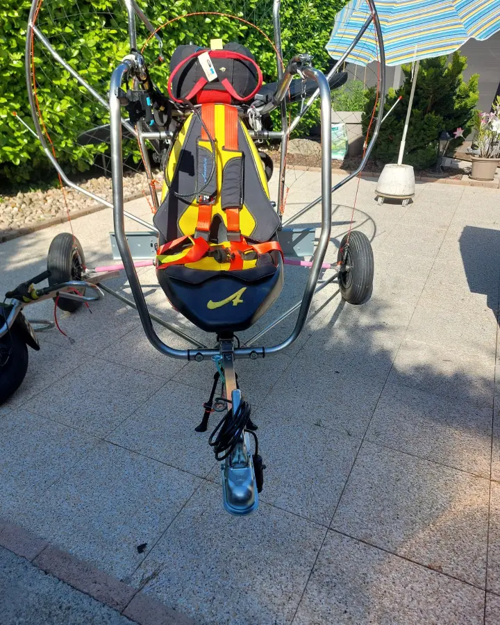Troisième vue de Paramoteur à vendre – Vends  chariot  paramoteur  moteur  vittorazi moster185 à Annecy