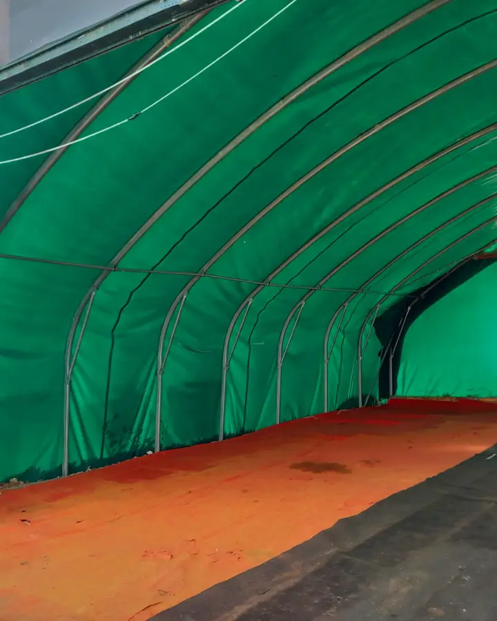 Deuxième vue de Hangar à vendre – Tunnel à Les Avant Gardes