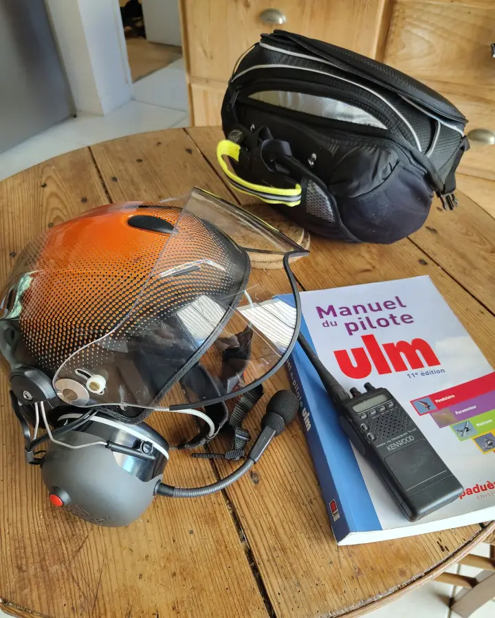 Troisième vue de Paramoteur à vendre – Paramoteur Kangook Vittorazi Moster 185 Plus (Dual Start Electrique) - Ozone Roadster3 - Parachute Secour Maday- Casque Icaro à Auradou