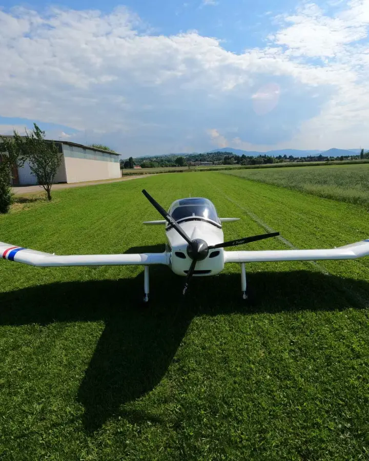 Deuxième vue de Multiaxe à vendre – Jodel D18 à LIKF