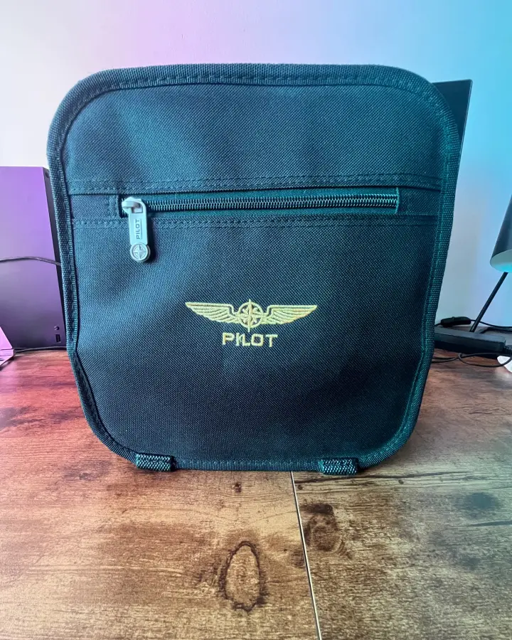 Troisième vue de Autres à vendre – ## 🎧 À vendre – Casque avion / ULM APCOM 122\.6 – Rose à Saint-Brieuc