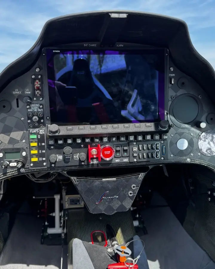 Deuxième vue de Multiaxe à vendre – SHARK AERO à GRAY