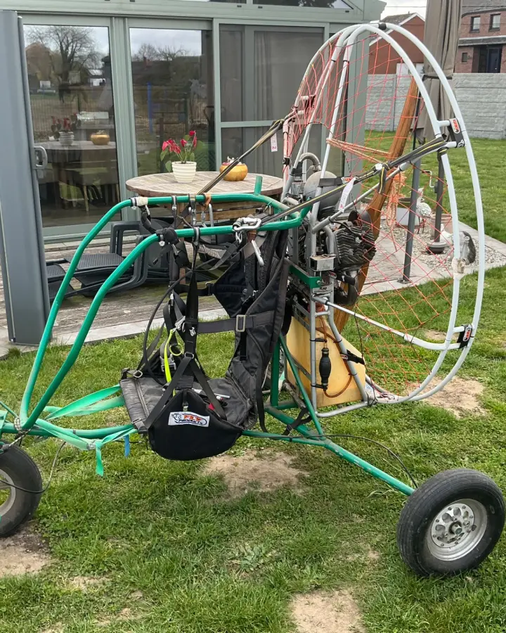 Troisième vue de Paramoteur à vendre – Paramoteur plus chariot à ' Villerot