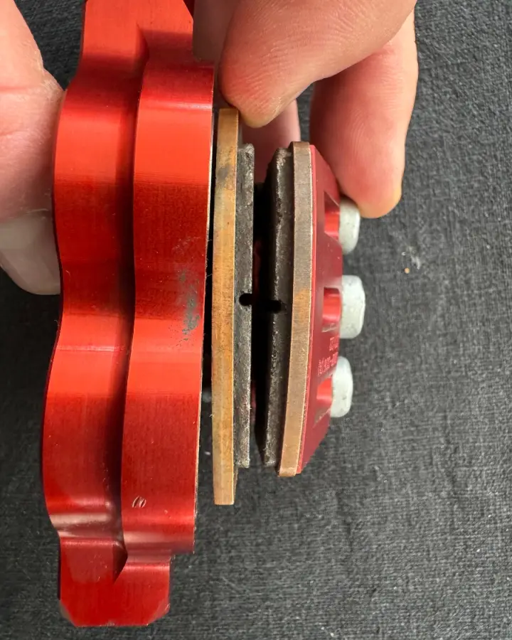 Troisième vue de Autres à vendre – 2x Etriers Beringer + disques ideal pour monter en double à Lffy