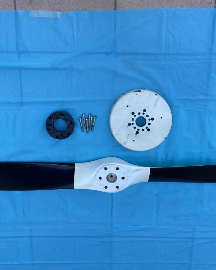 Troisième vue de Autres à vendre – vend Hélice GT propellers 2 pales pas fixe à Arles (13200)