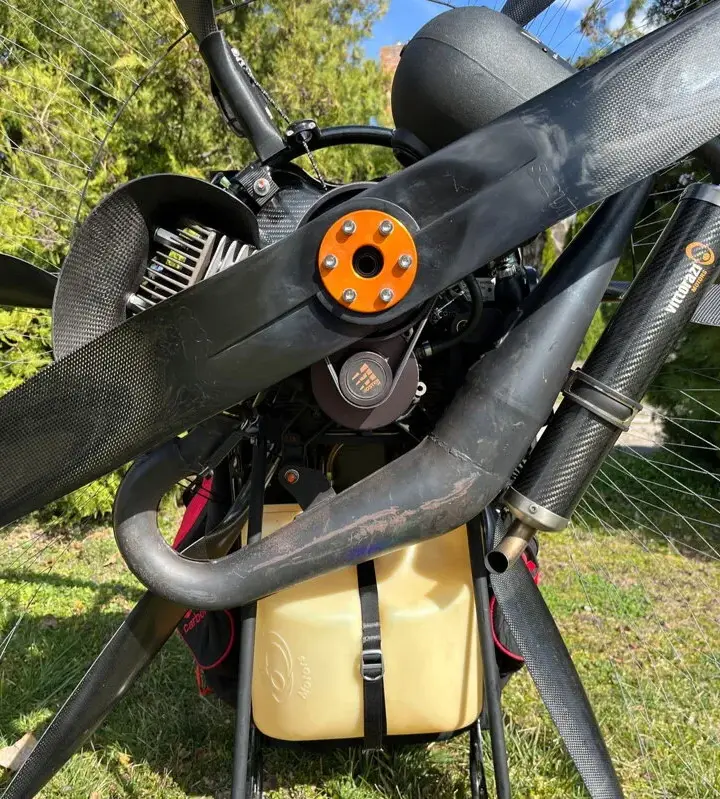 Troisième vue de Paramoteur à vendre – SCOUT Carbone 122 heures - Garantie Fabricant à Konárno