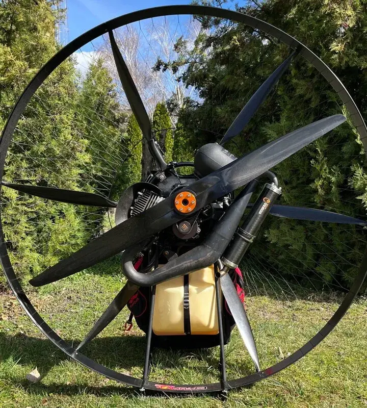 Deuxième vue de Paramoteur à vendre – SCOUT Carbone 122 heures - Garantie Fabricant à Konárno