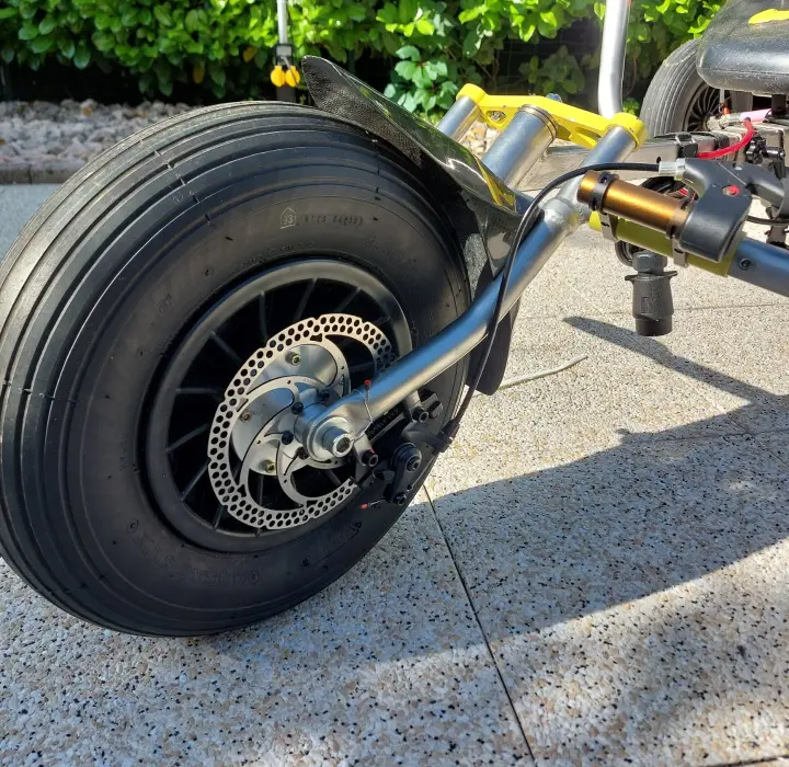Deuxième vue de Paramoteur à vendre – Vends  chariot  paramoteur  moteur  vittorazi moster185 à Annecy