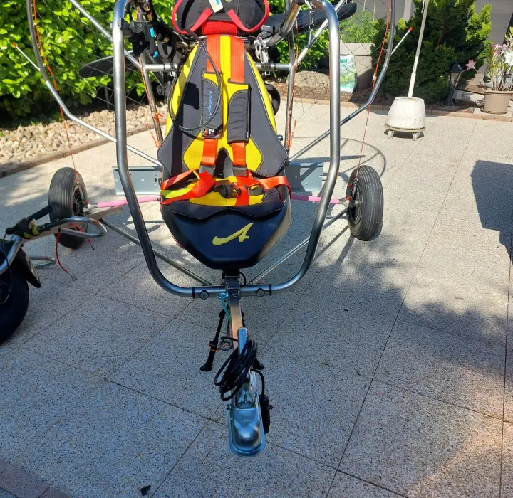 Troisième vue de Paramoteur à vendre – Vends  chariot  paramoteur  moteur  vittorazi moster185 à Annecy