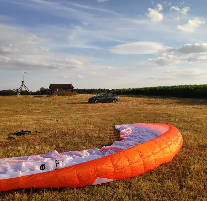 Troisième vue de Paramoteur à vendre – Pack complet Paramoteur Pluma 8.1 (châssis carbone) + Voile Flexone 28 + accessoires — 2h de vol — Quasi neuf à Haguenau