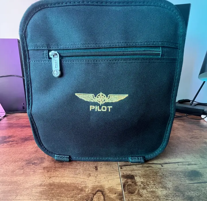 Troisième vue de Autres à vendre – ## 🎧 À vendre – Casque avion / ULM APCOM 122\.6 – Rose à Saint-Brieuc