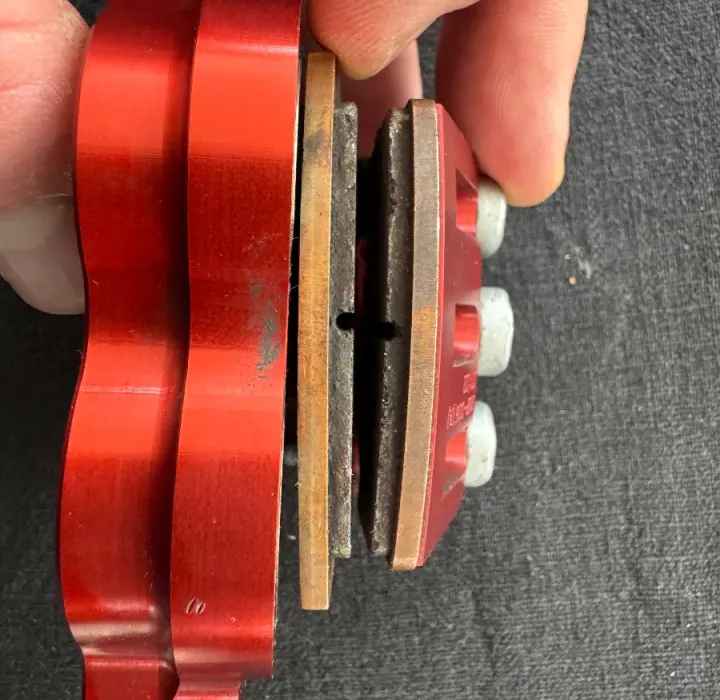 Troisième vue de Autres à vendre – 2x Etriers Beringer + disques ideal pour monter en double à Lffy