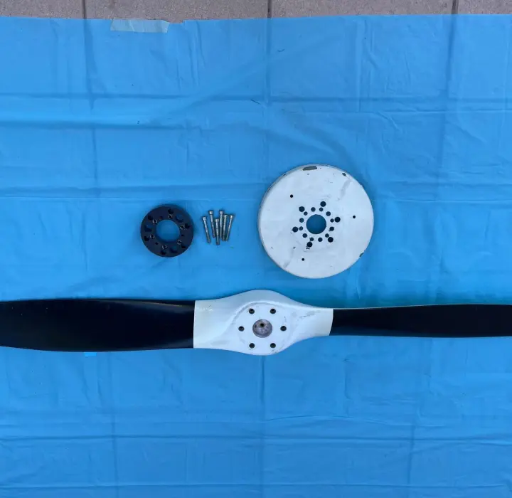 Troisième vue de Autres à vendre – vend Hélice GT propellers 2 pales pas fixe à Arles (13200)
