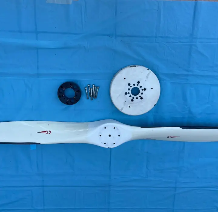 Deuxième vue de Autres à vendre – vend Hélice GT propellers 2 pales pas fixe à Arles (13200)