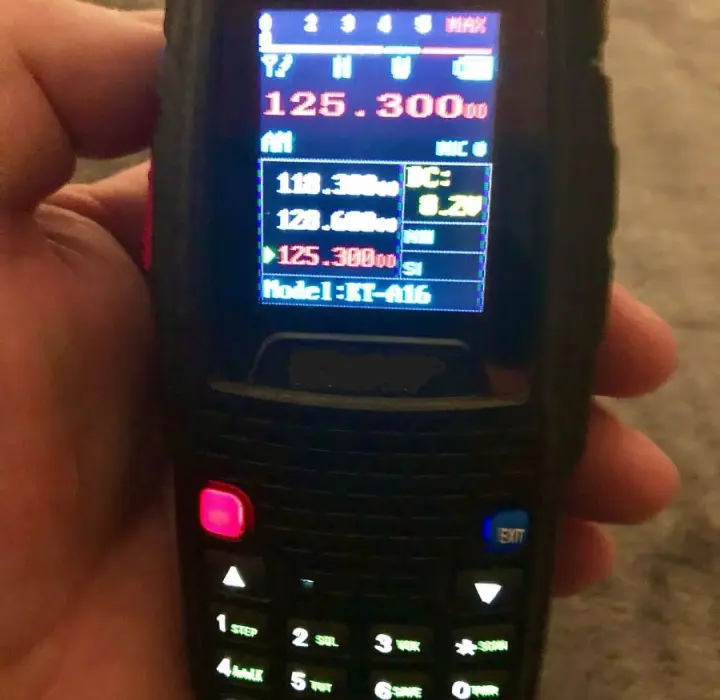 Deuxième vue de Autres à vendre – vhf emission reception 8.33 à montaigu