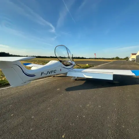 Vue 5 de Multiaxe à vendre – MCR ULC 80CV, fin et économique, 360h, parachute, Skyview et PA, tous équipements à jour. Prix négociable à Aérodrome de Montaigu-Saint-Georges